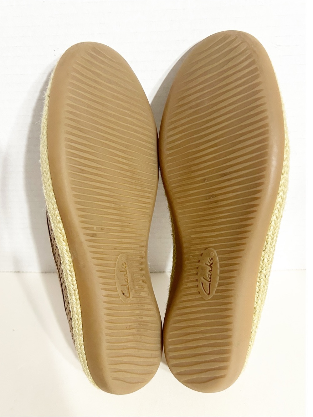 Clarks Collection Cushion Soft Beige Perforated Espadrille Flats Women’s 7.5 M - Picture 8 of 11
